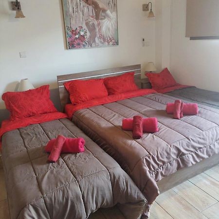 Love Holiday Suite 1 Tris Elies Exteriör bild