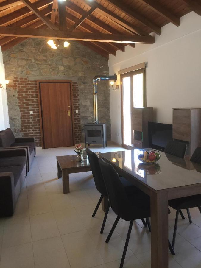 Love Holiday Suite 1 Tris Elies Exteriör bild