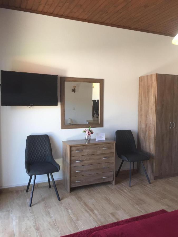 Love Holiday Suite 1 Tris Elies Exteriör bild