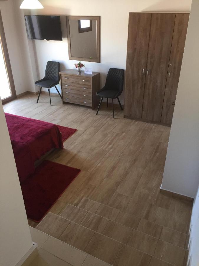 Love Holiday Suite 1 Tris Elies Exteriör bild