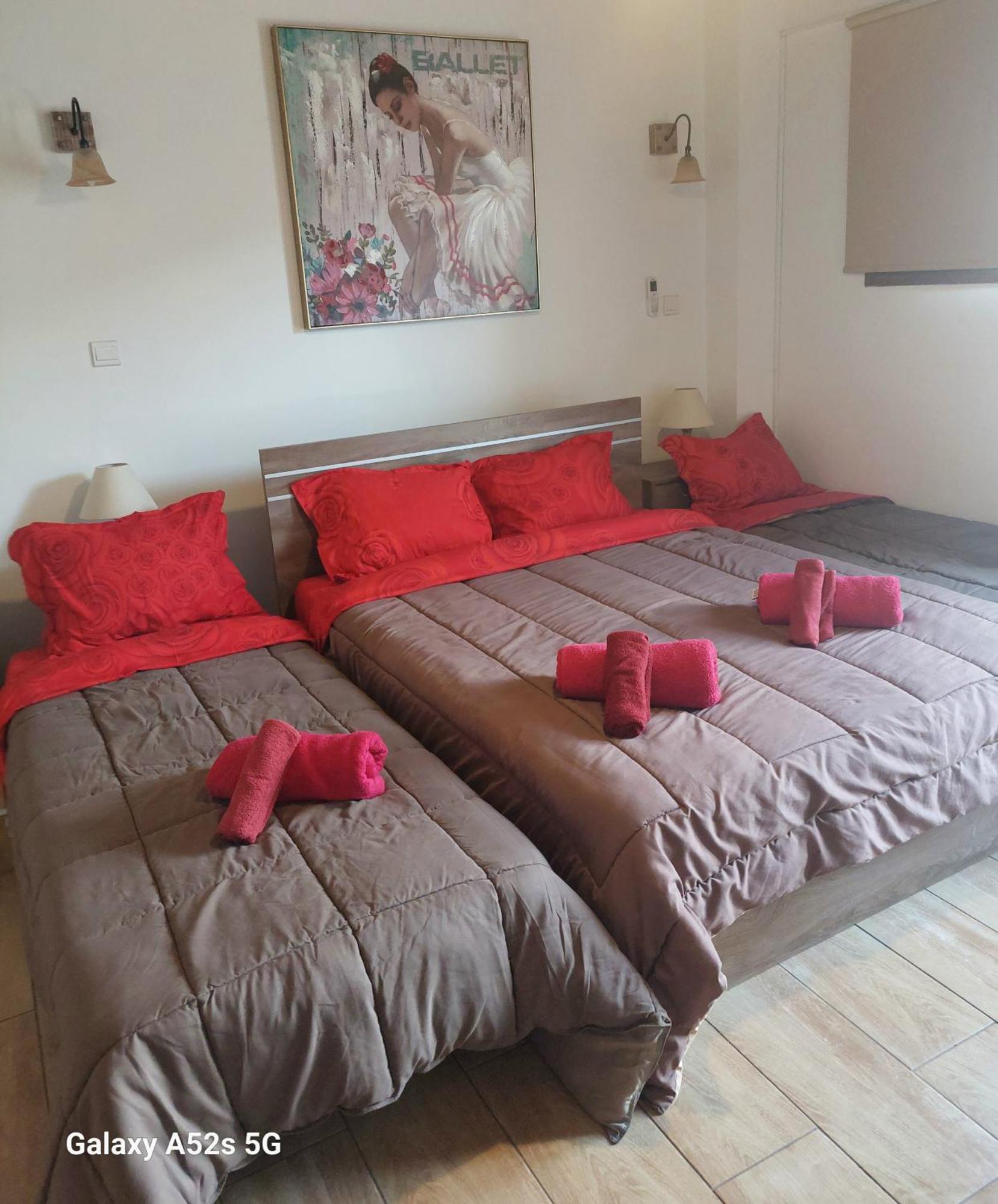 Love Holiday Suite 1 Tris Elies Exteriör bild